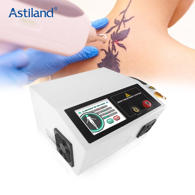 Tragbare q-Schalternd-yag Laser-Tätowierungsabbaumaschine für Schönheits-Badekurort-Mitte